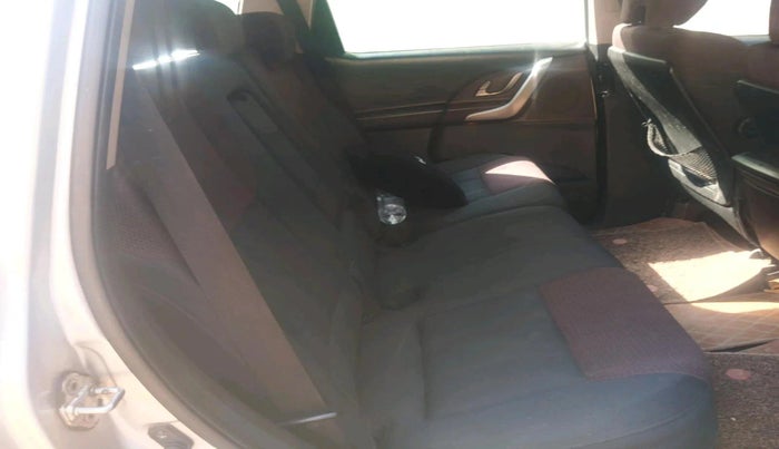 2013 Mahindra XUV500 W6, Diesel, Manual, 1,24,938 km, interior