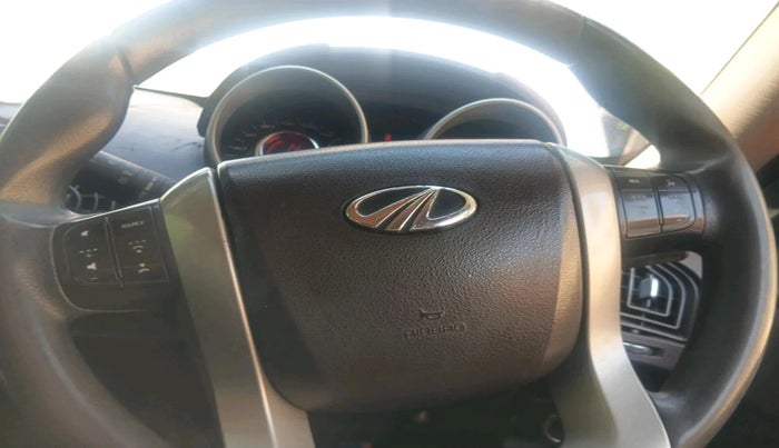 2013 Mahindra XUV500 W6, Diesel, Manual, 1,24,938 km, interior