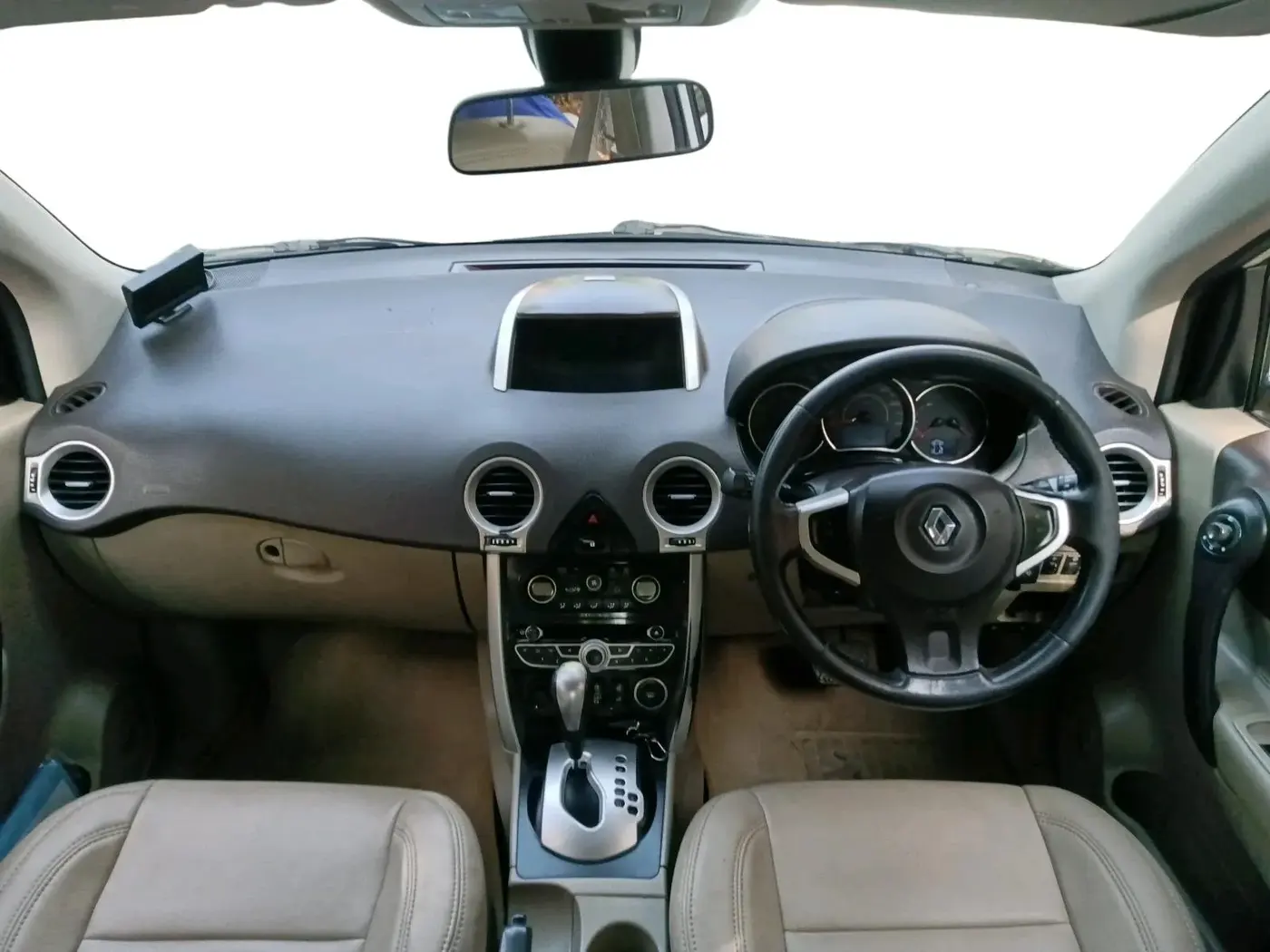 2013 Renault Koleos 4x4 AT, Diesel, Automatic, 1,42,540 km, interior