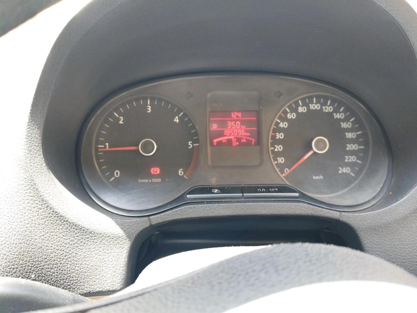2011 Volkswagen Polo TRENDLINE 1.2L DIESEL, Diesel, Manual, 1,85,096 km, interior