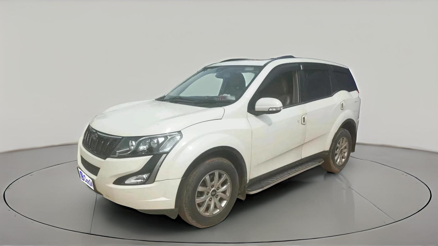 2016 Mahindra XUV500 W10 AT, Diesel, Automatic, 1,30,809 km, exterior
