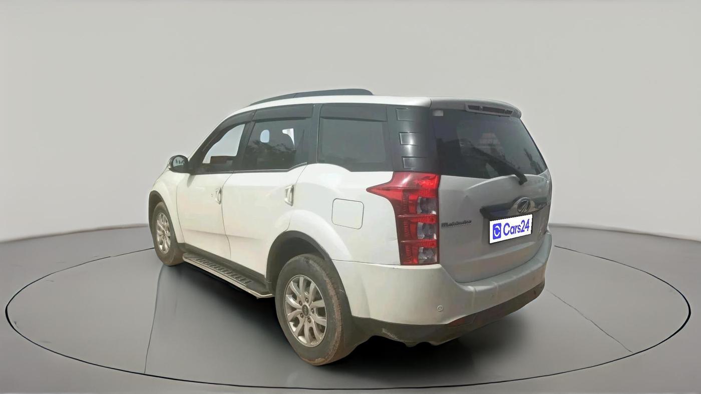 2016 Mahindra XUV500 W10 AT, Diesel, Automatic, 1,30,809 km, exterior