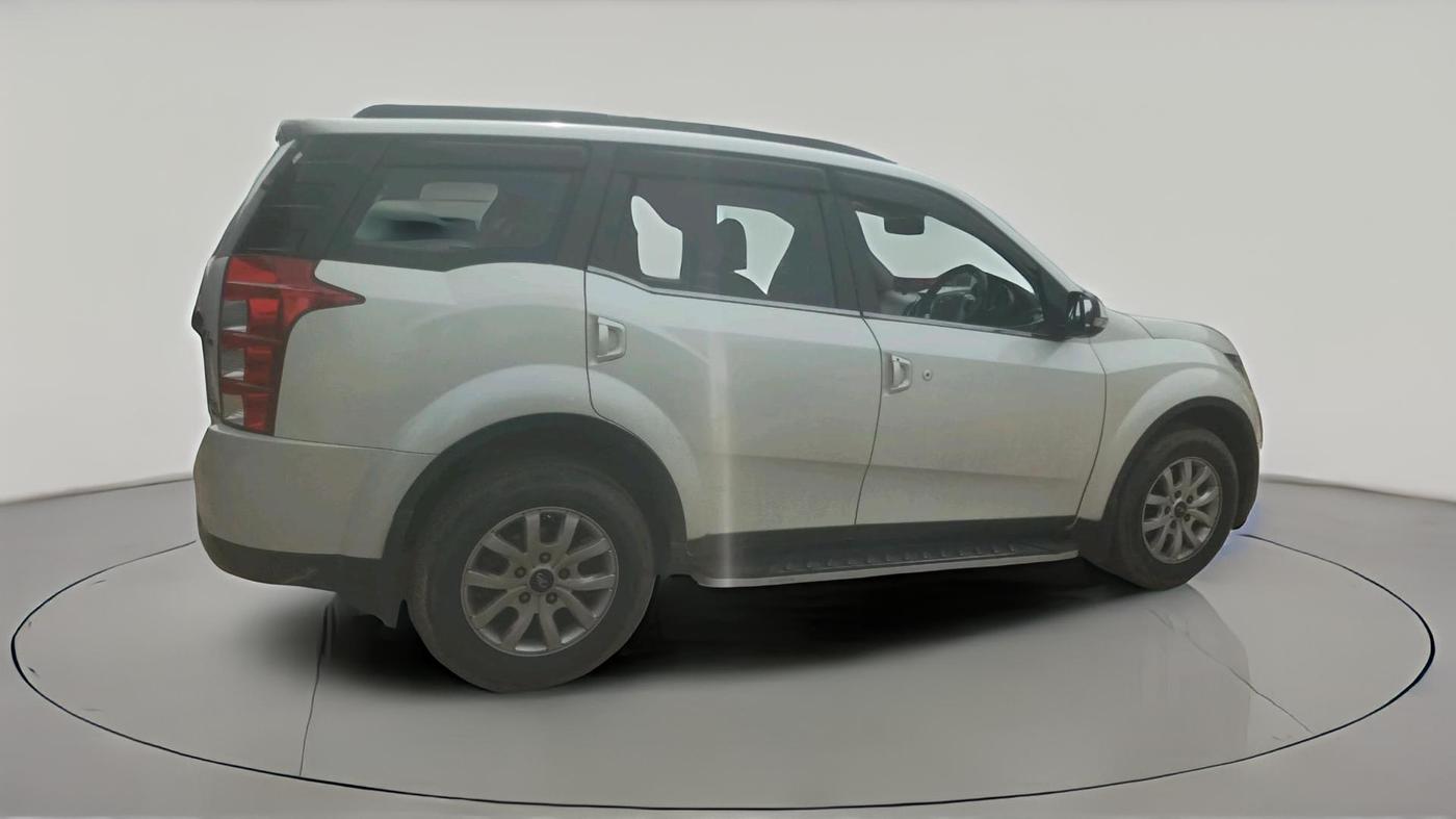 2016 Mahindra XUV500 W10 AT, Diesel, Automatic, 1,30,809 km, exterior