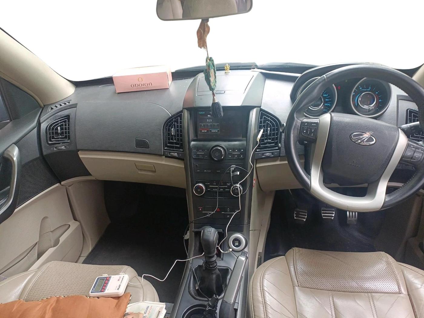 2016 Mahindra XUV500 W10, Diesel, Manual, 1,57,574 km, interior