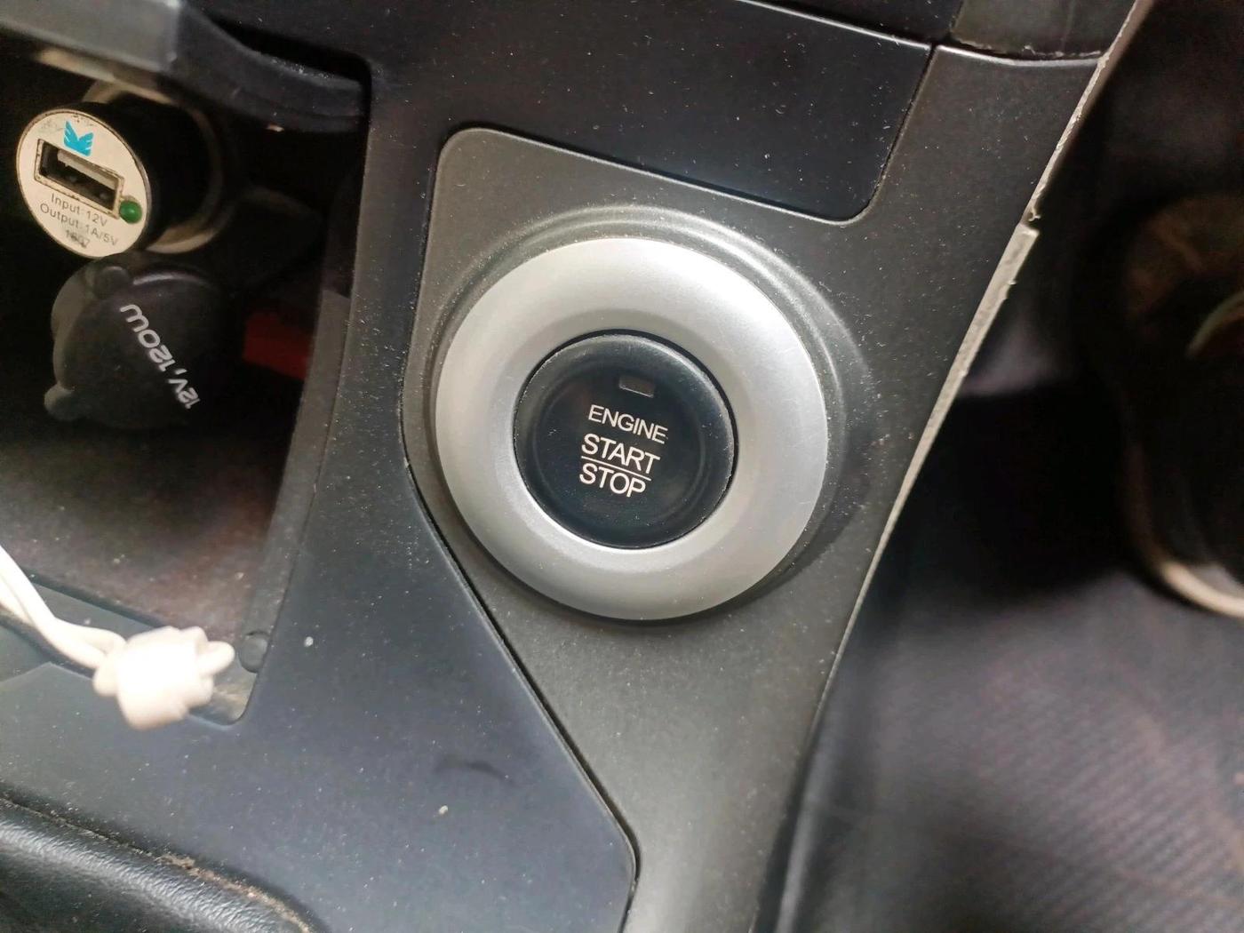 2016 Mahindra XUV500 W10, Diesel, Manual, 1,57,574 km, interior