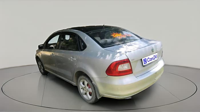 2012 Skoda Rapid ELEGANCE 1.6 TDI CR MT, Diesel, Manual, 1,01,651 km, exterior