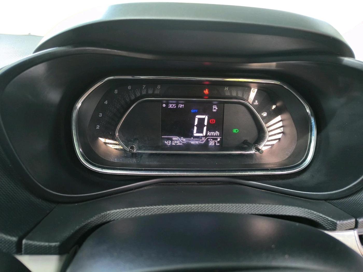2022 Tata NEXON XZ PLUS PETROL, Petrol, Manual, 43,129 km, interior