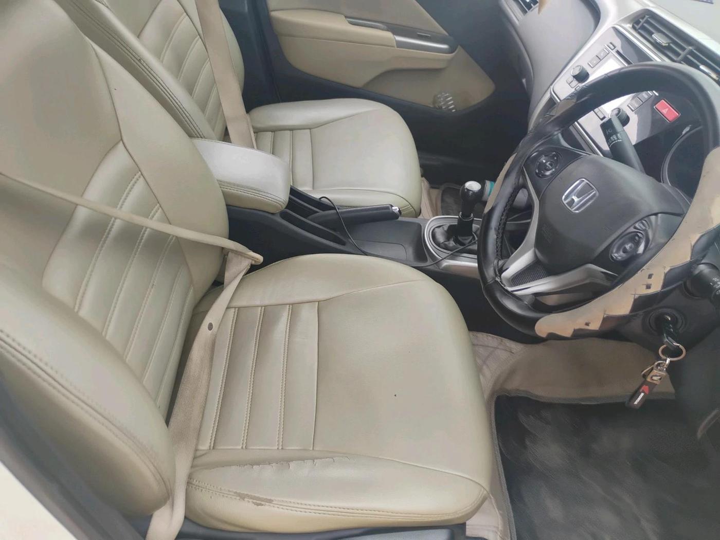 2015 Honda City 1.5L I-DTEC V, Diesel, Manual, 84,247 km, interior