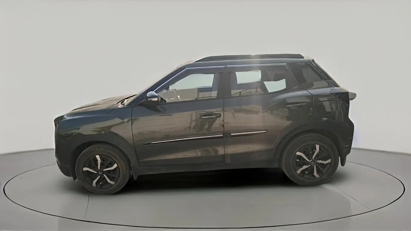 2024 Mahindra XUV 3XO MX3 1.2 L TCMPFi, Petrol, Manual, 31,893 km, exterior