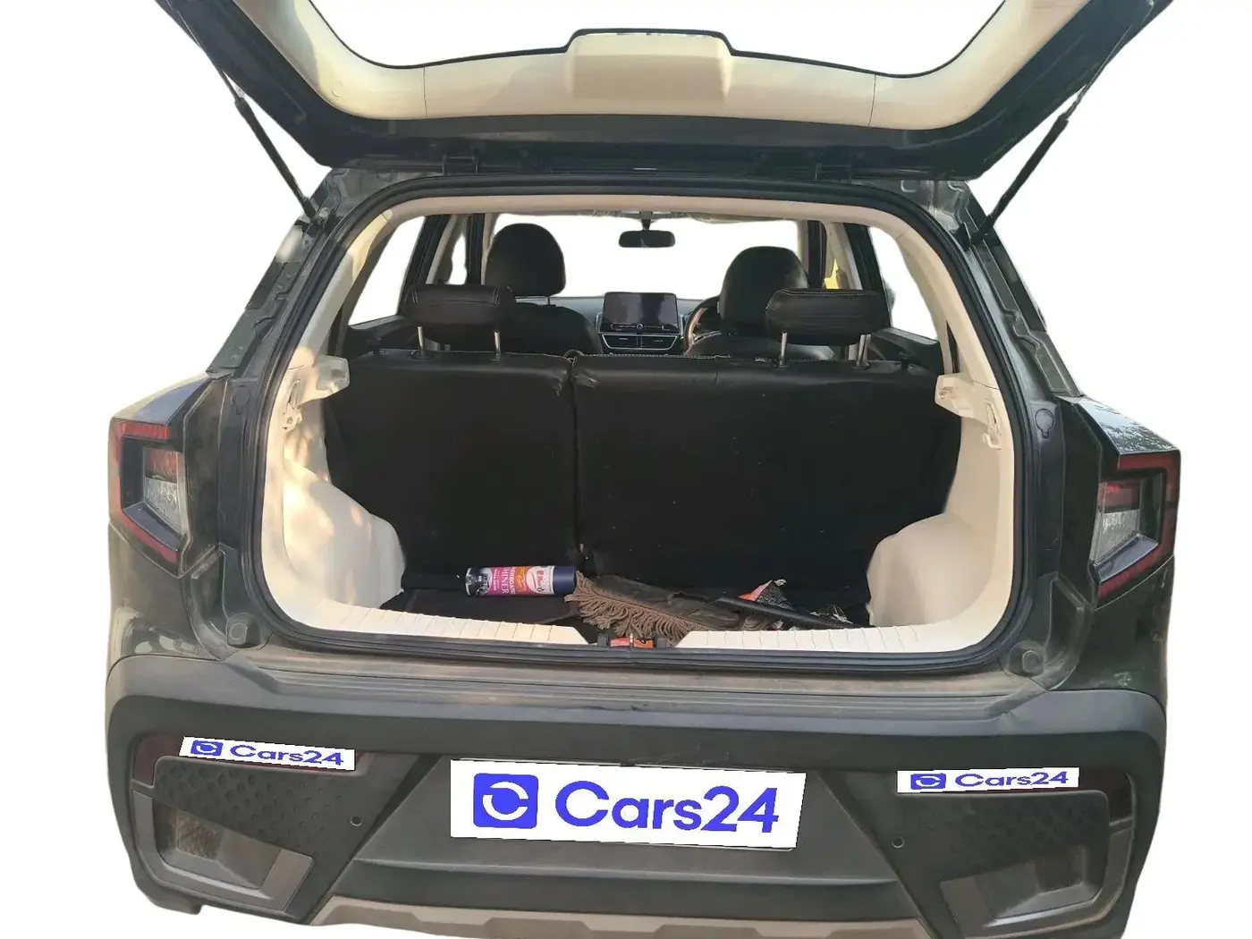 2024 Mahindra XUV 3XO MX3 1.2 L TCMPFi, Petrol, Manual, 31,893 km, exterior