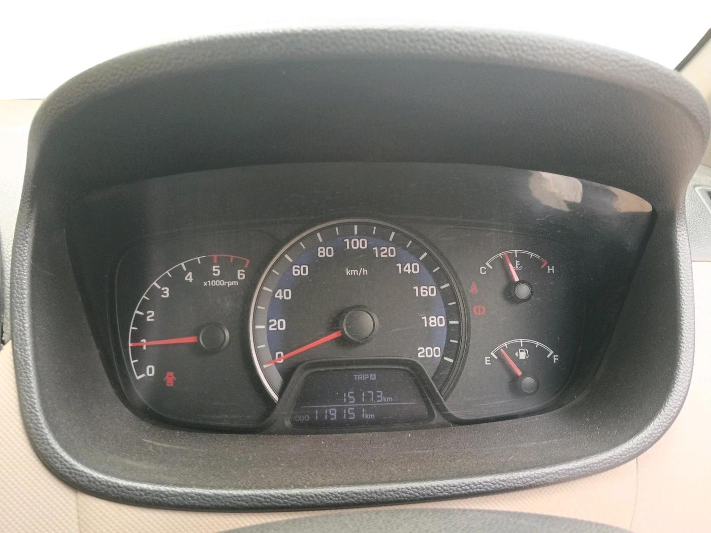 2014 Hyundai Xcent BASE 1.1, Diesel, Manual, 1,19,151 km, interior