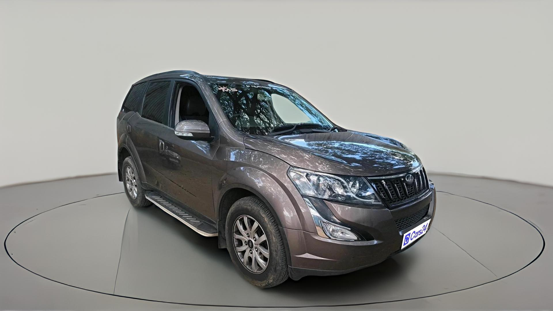 2018 Mahindra XUV500 W10 AT