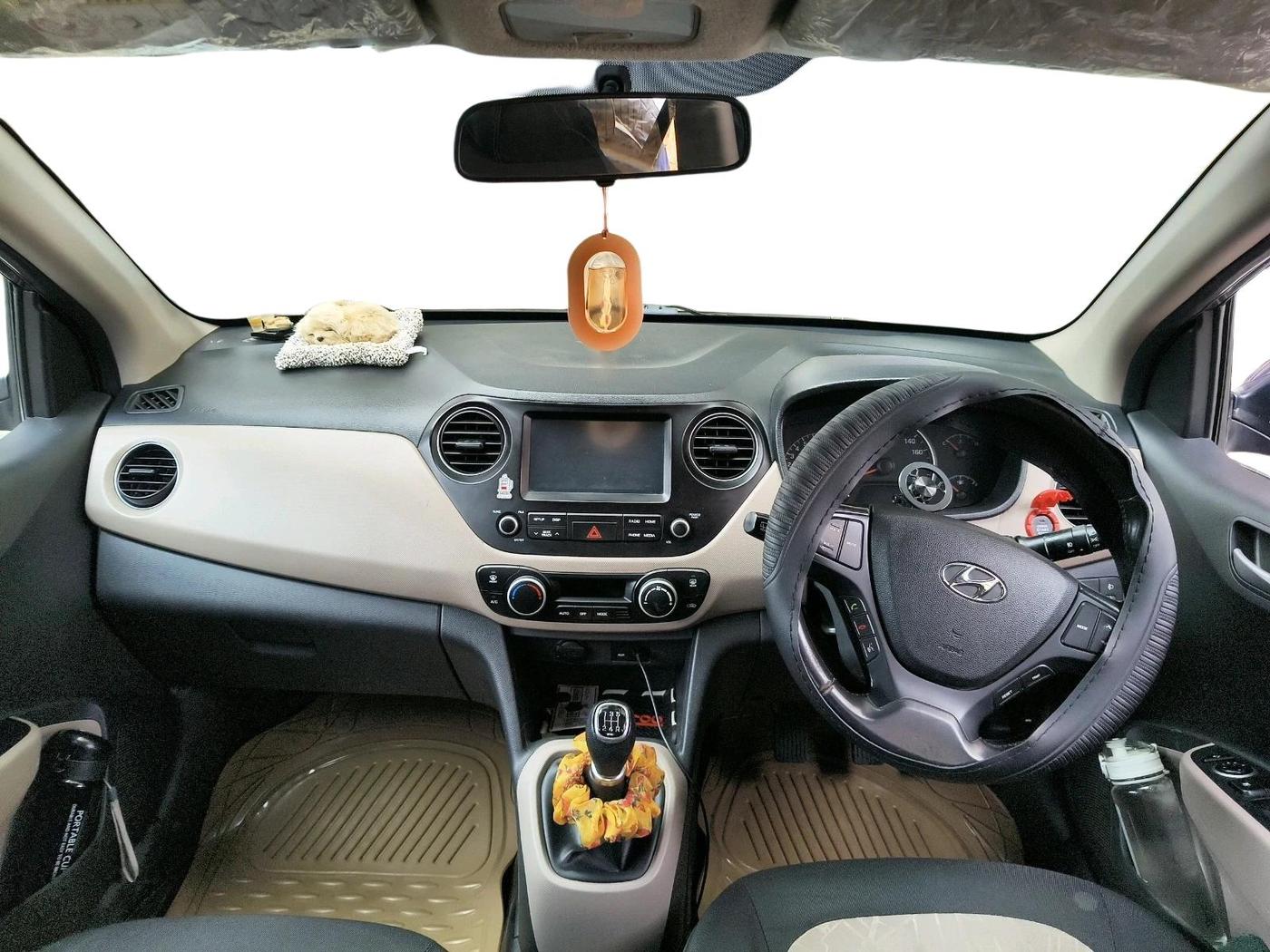 2018 Hyundai Grand i10 ASTA 1.2 KAPPA VTVT, Petrol, Manual, 1,28,251 km, interior