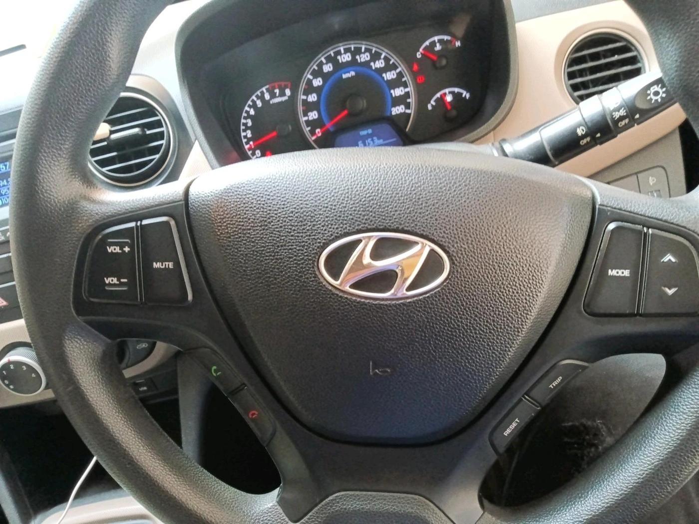 2015 Hyundai Grand i10 SPORTZ 1.2 KAPPA VTVT, Petrol, Manual, 51,565 km, interior