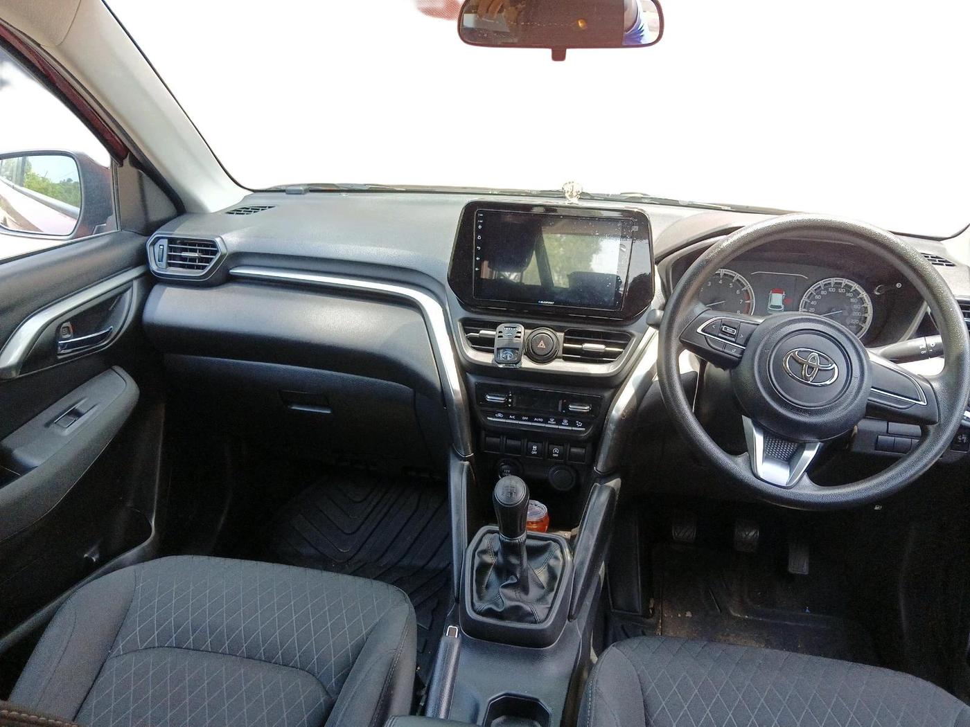 2024 Toyota URBAN CRUISER HYRYDER E NEO DRIVE, Petrol, Manual, 25,524 km, interior
