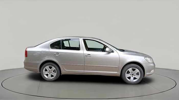2013 Skoda Laura AMBIENTE 2.0 TDI CR MT, Diesel, Manual, 1,86,018 km, exterior