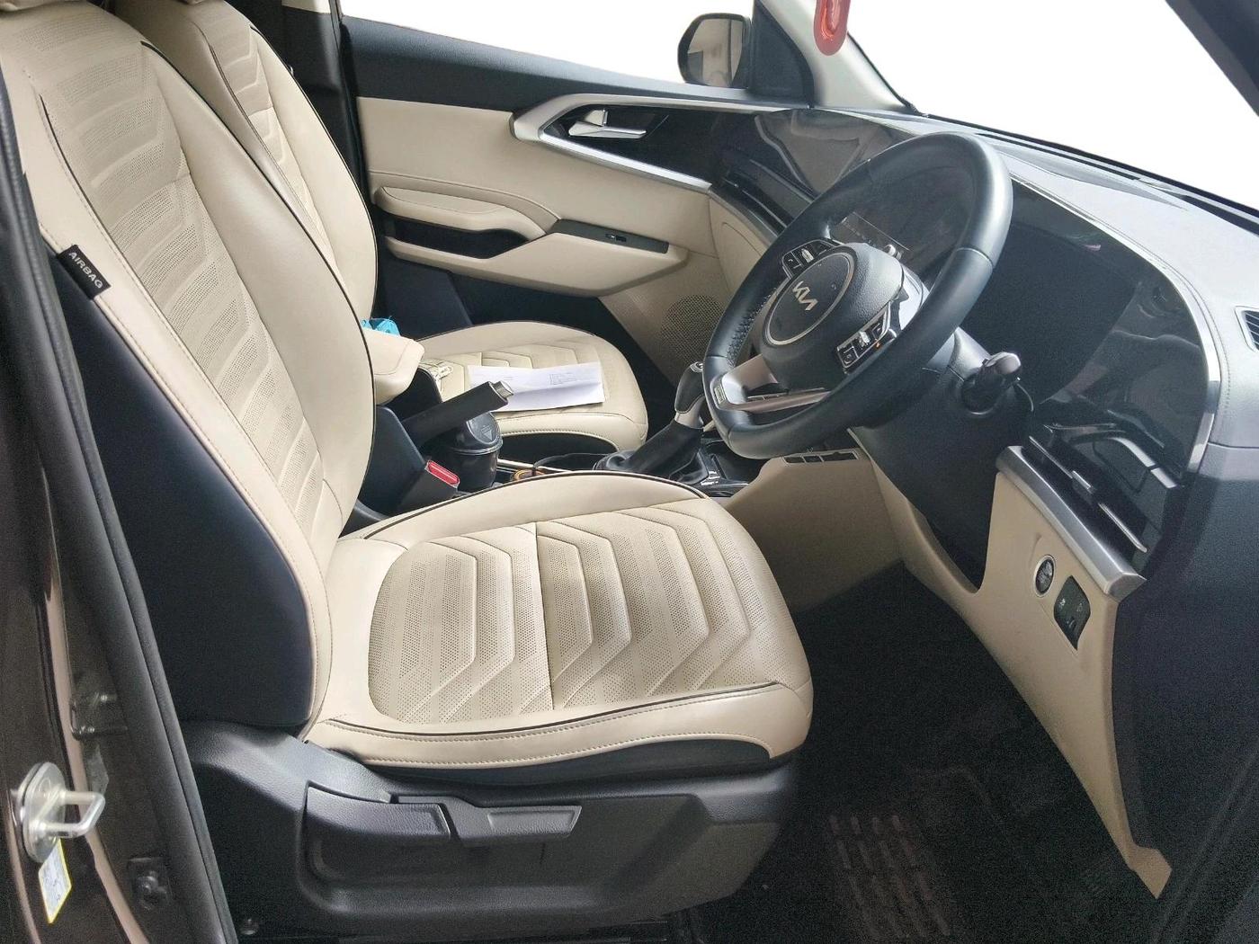 2022 KIA CARENS LUXURY 1.5 DIESEL 7 STR, Diesel, Manual, 25,008 km, interior