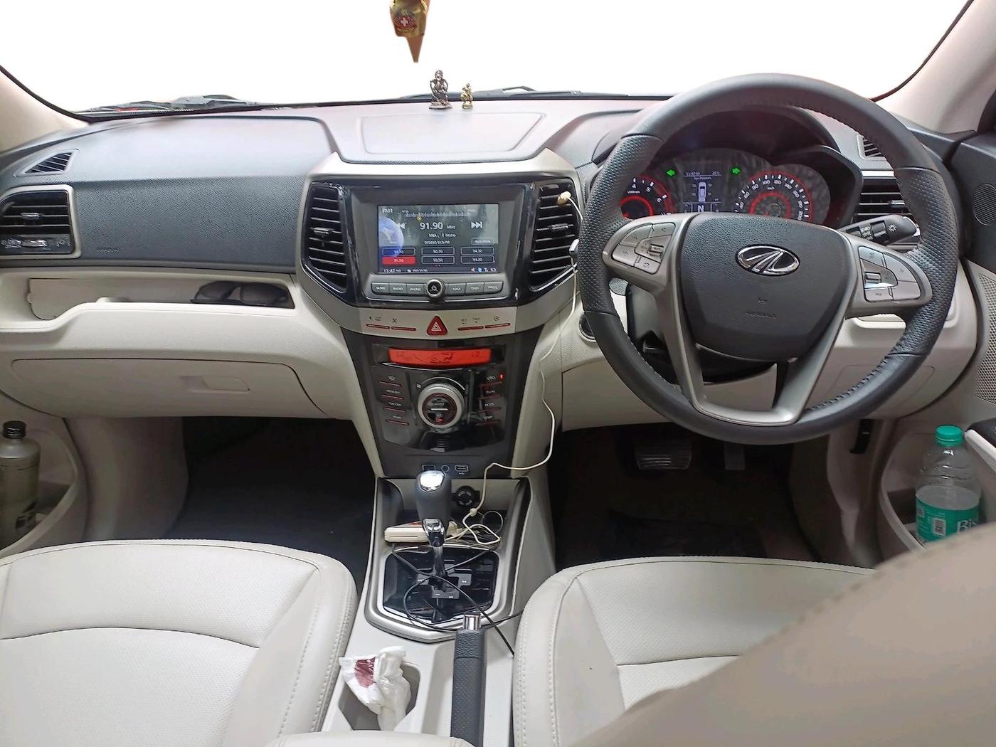 2022 Mahindra XUV300 W8 (O) 1.2 PETROL AMT, Petrol, Automatic, 26,983 km, interior