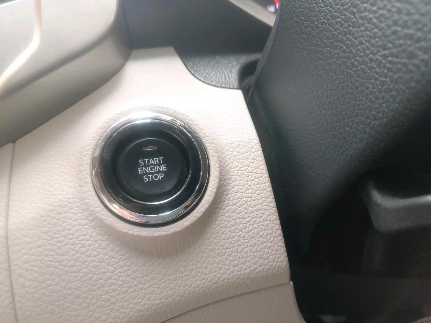 2022 Mahindra XUV300 W8 (O) 1.2 PETROL AMT, Petrol, Automatic, 26,983 km, interior