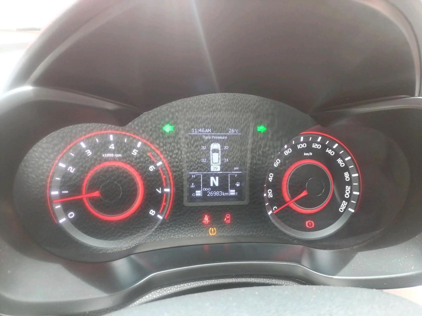 2022 Mahindra XUV300 W8 (O) 1.2 PETROL AMT, Petrol, Automatic, 26,983 km, interior