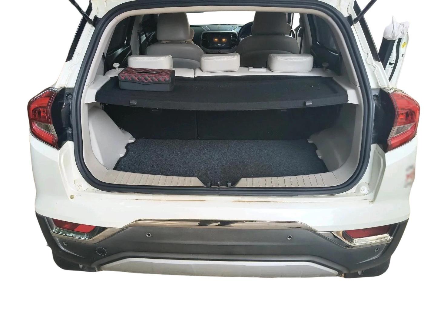 2020 Mahindra XUV300 W8 (O) 1.5 DIESEL AMT, Diesel, Automatic, 66,559 km, exterior