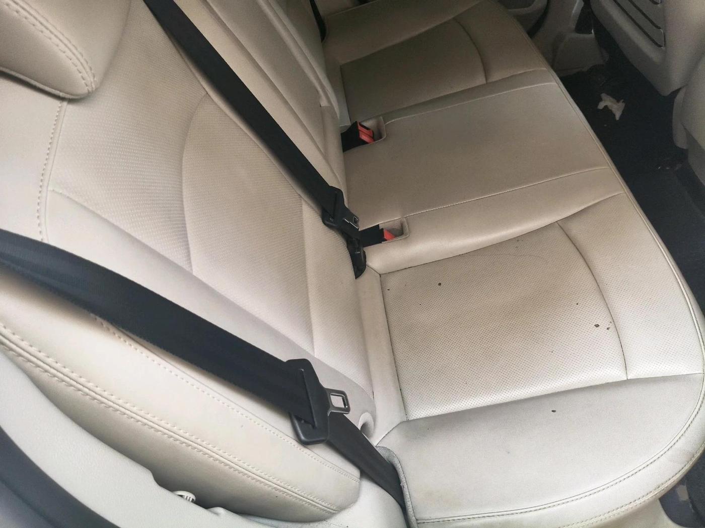 2020 Mahindra XUV300 W8 (O) 1.5 DIESEL AMT, Diesel, Automatic, 66,559 km, interior