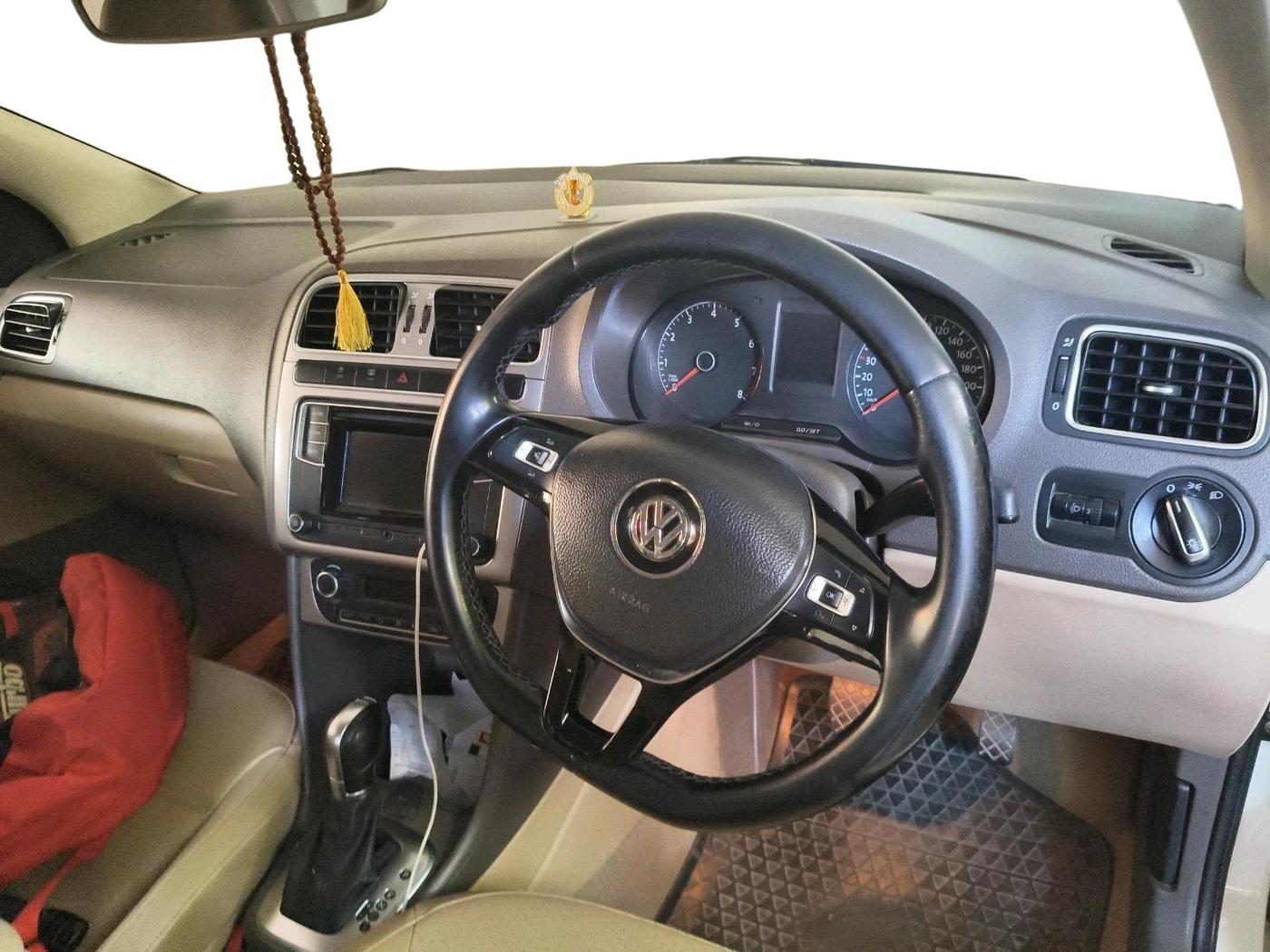 2017 Volkswagen Vento HIGHLINE PETROL AT, Petrol, Automatic, 1,71,557 km, interior