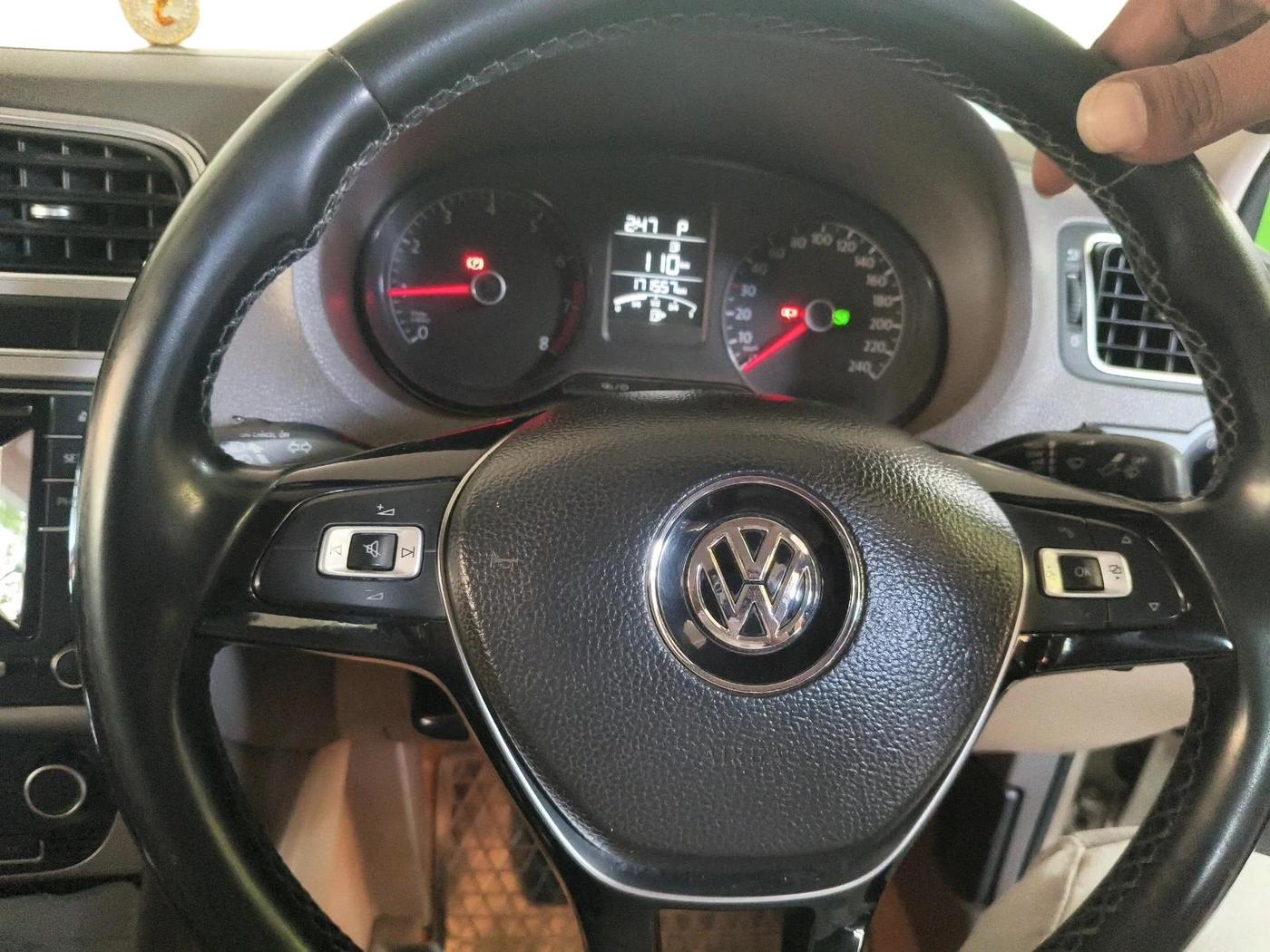 2017 Volkswagen Vento HIGHLINE PETROL AT, Petrol, Automatic, 1,71,557 km, interior