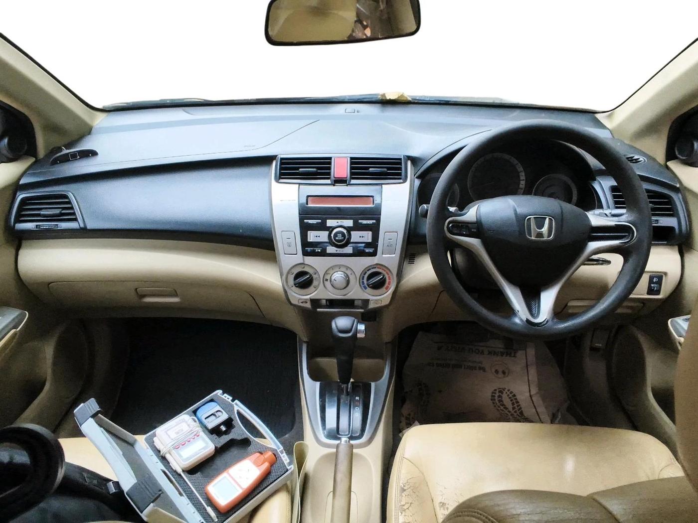 2011 Honda City 1.5L I-VTEC V AT, Petrol, Automatic, 1,17,200 km, interior