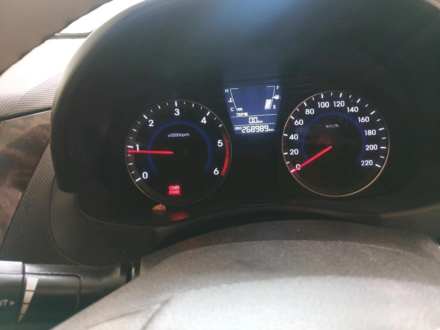 2014 Hyundai Verna FLUIDIC 1.6 CRDI SX, Diesel, Manual, 2,68,989 km, interior