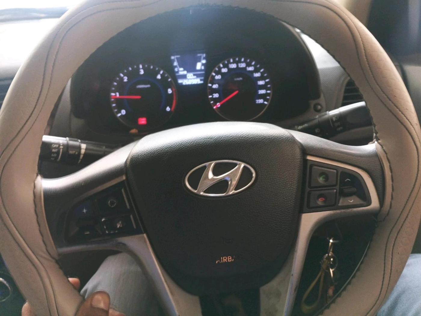 2014 Hyundai Verna FLUIDIC 1.6 CRDI SX, Diesel, Manual, 2,68,989 km, interior