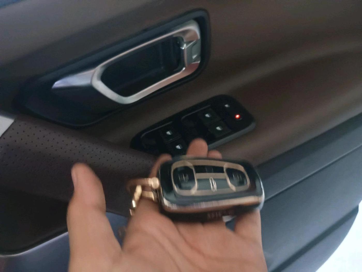 2019 Tata Harrier XZ 2.0L, Diesel, Manual, 1,34,120 km, interior