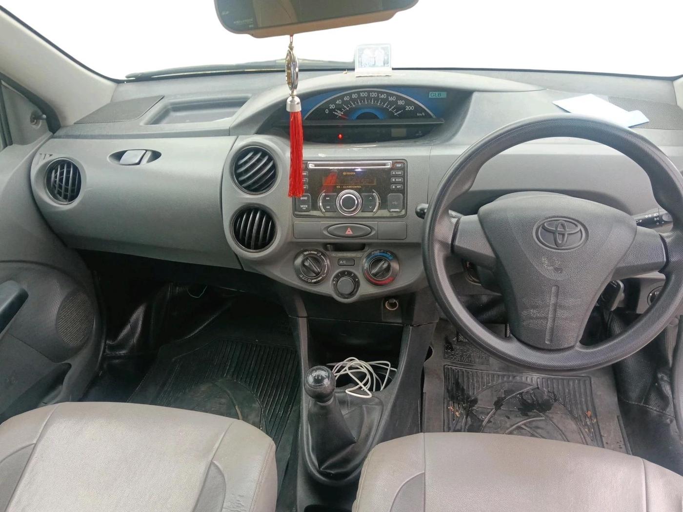 2013 Toyota Etios G, Petrol, Manual, 1,17,532 km, interior