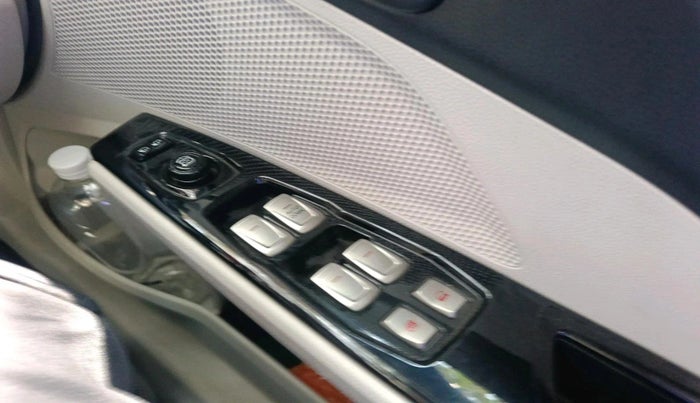 2023 Mahindra XUV300 W6 1.5 DIESEL AMT, Diesel, Automatic, 14,955 km, interior