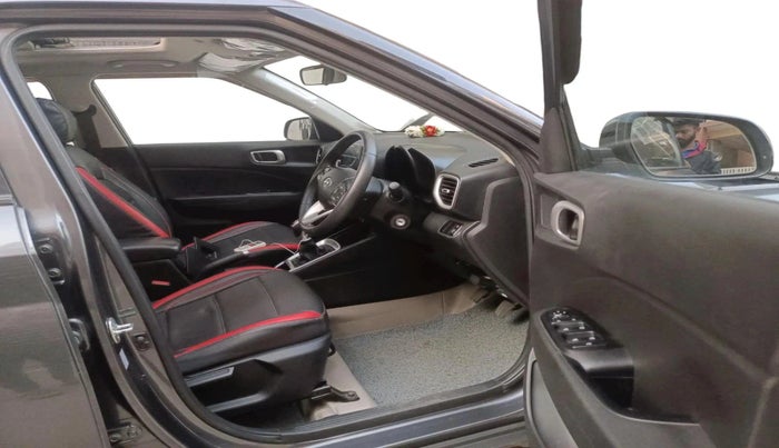 2022 Hyundai VENUE SX 1.5 CRDI, Diesel, Manual, 37,600 km, interior