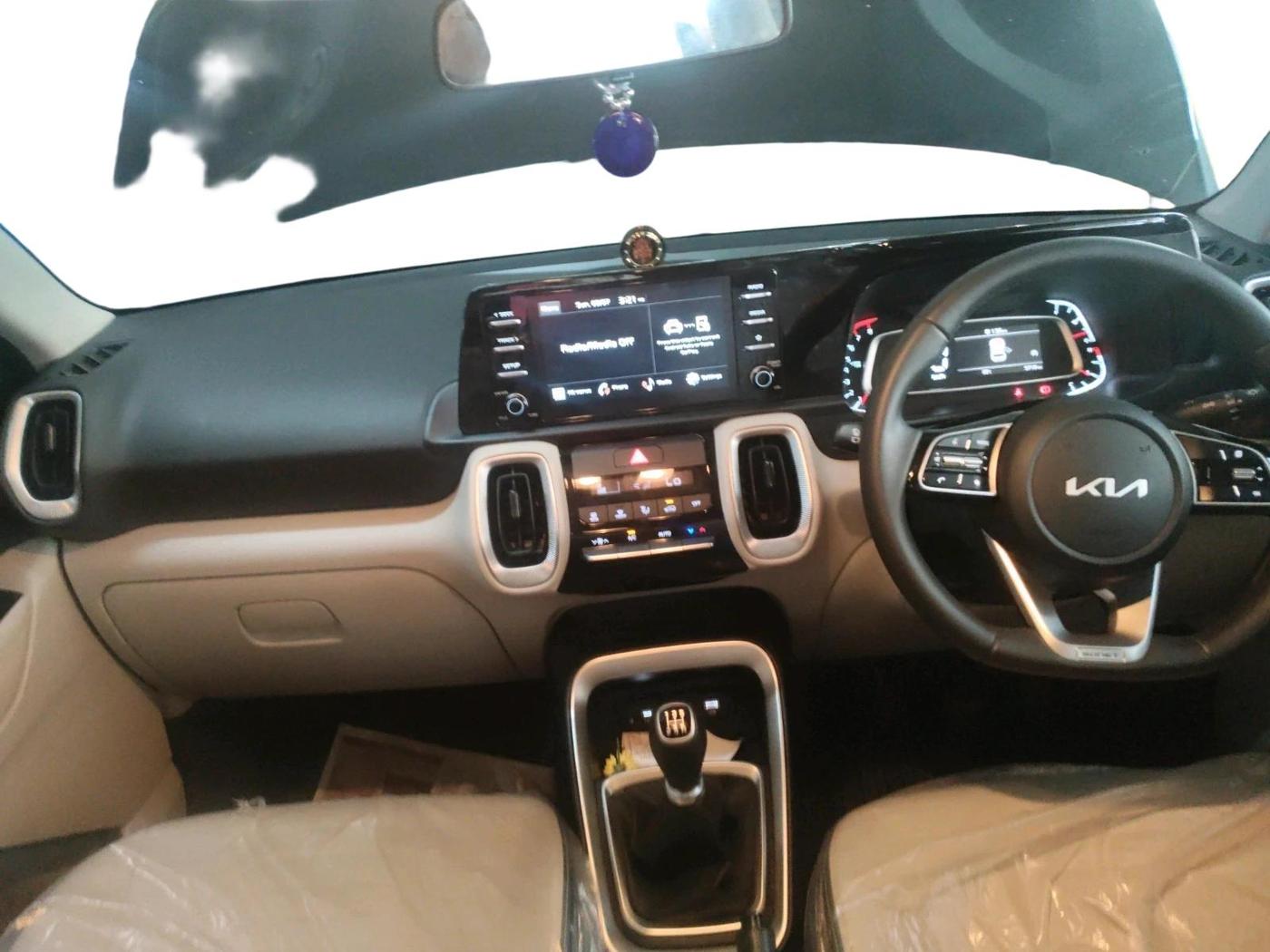 2026 KIA SONET HTK PLUS 1.2 PETROL MT, Petrol, Manual, 5,720 km, interior