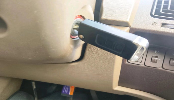 2012 Mahindra XUV500 W8, Diesel, Manual, 1,50,438 km, interior