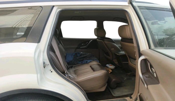 2012 Mahindra XUV500 W8, Diesel, Manual, 1,50,438 km, interior