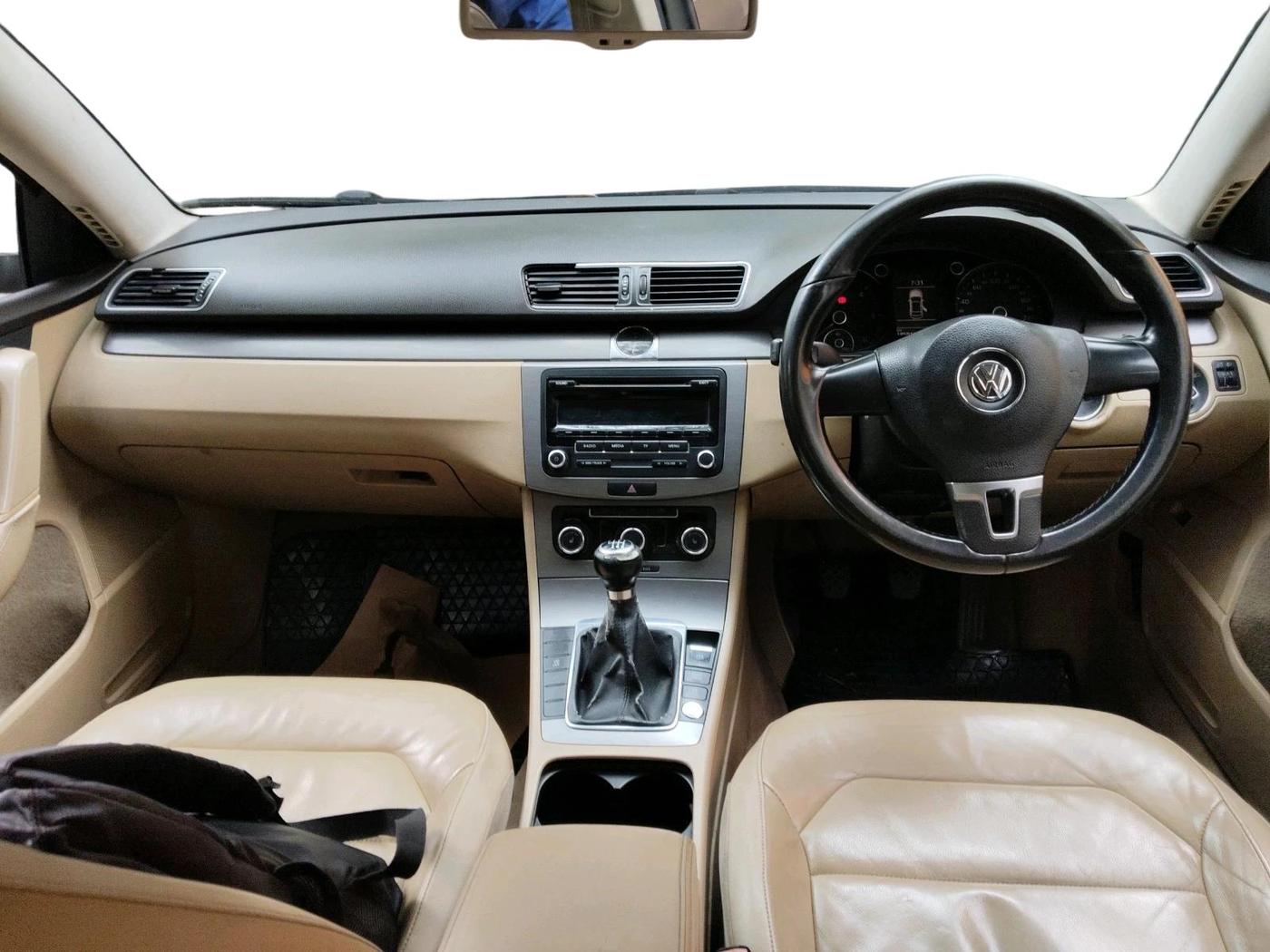 2012 Volkswagen Passat COMFORTLINE 2.0 TDI MT, Diesel, Manual, 1,85,011 km, interior
