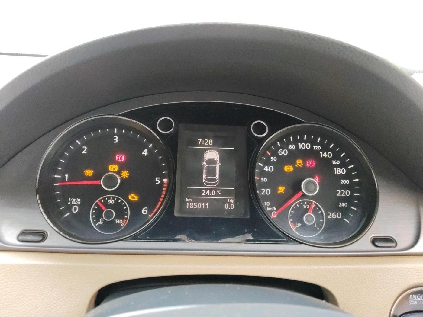 2012 Volkswagen Passat COMFORTLINE 2.0 TDI MT, Diesel, Manual, 1,85,011 km, interior
