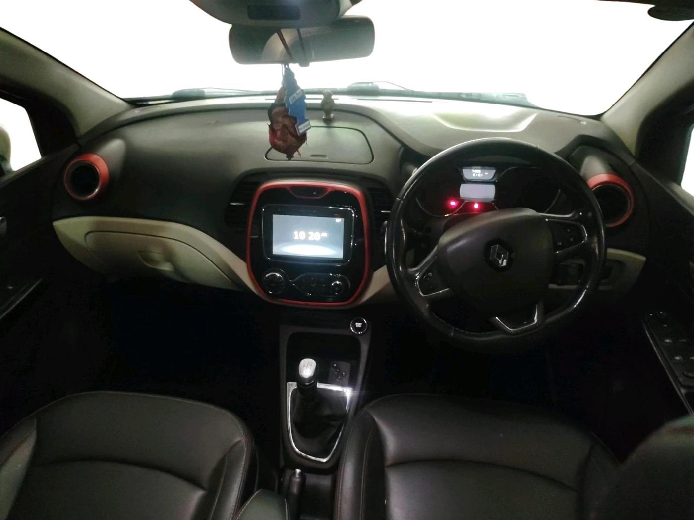 2019 Renault Captur RXT PETROL DUAL TONE, Petrol, Manual, 74,695 km, interior