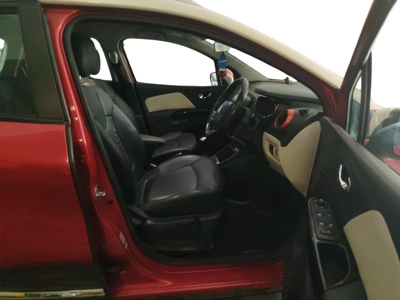 2019 Renault Captur RXT PETROL DUAL TONE, Petrol, Manual, 74,695 km, interior