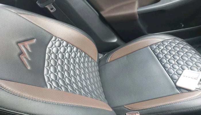 2023 Maruti BREZZA ZXI SMART HYBRID , Petrol, Manual, 29,552 km, interior