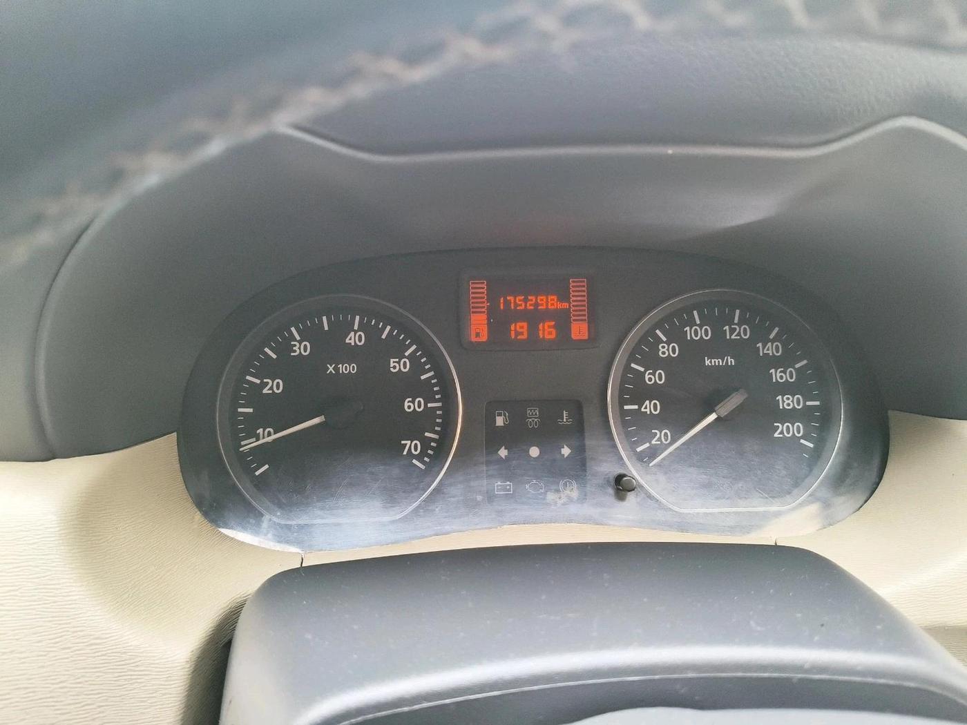 2013 Nissan Terrano XV D THP 110 PS, Diesel, Manual, 1,75,298 km, interior