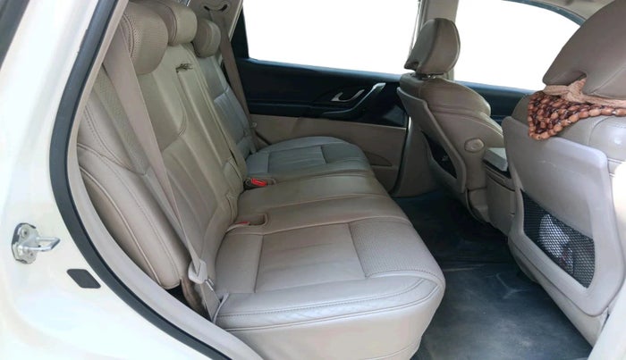 2015 Mahindra XUV500 W8, Diesel, Manual, 1,05,537 km, interior