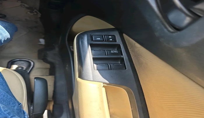 2014 Honda City 1.5L I-VTEC SV, Petrol, Manual, 2,43,230 km, interior