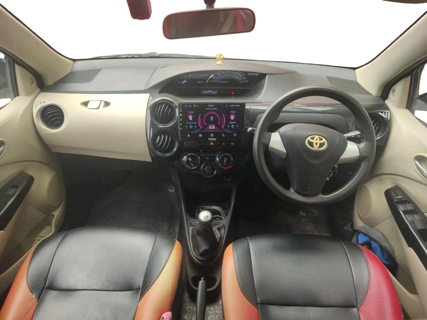 2017 Toyota Etios Liva V, Petrol, Manual, 1,17,082 km, interior