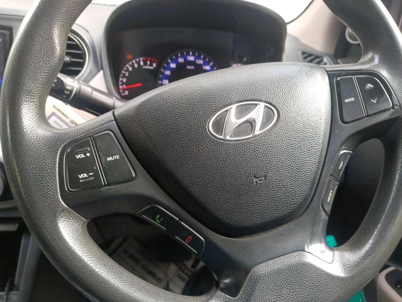 2014 Hyundai Xcent S AT 1.2 (O), Petrol, Automatic, 89,332 km, interior