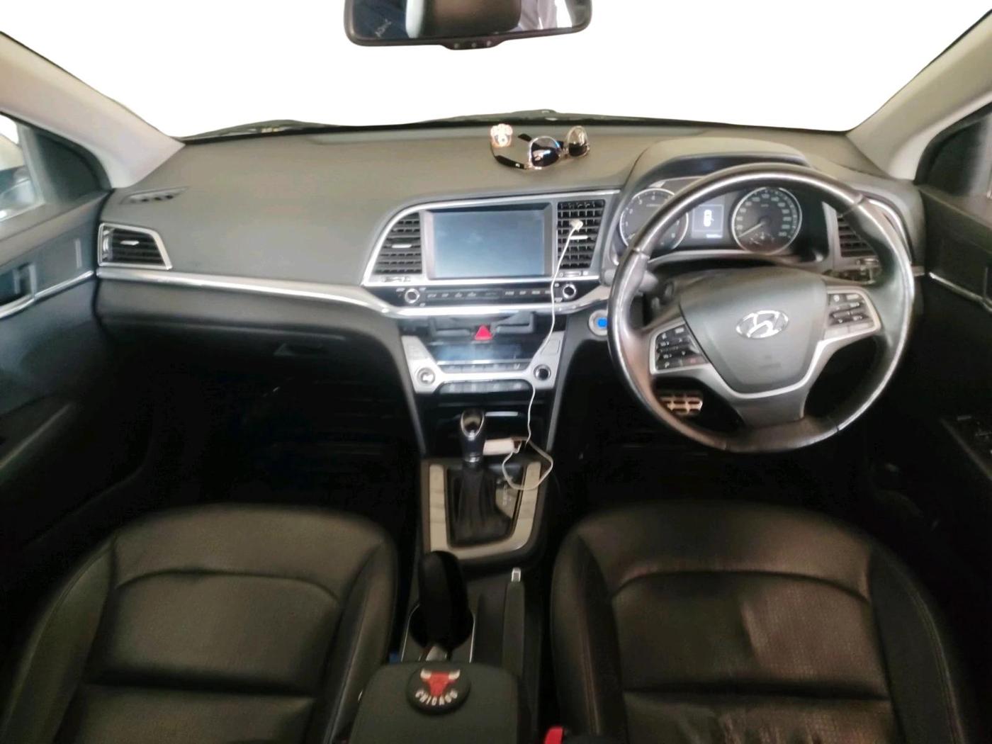 2016 Hyundai New Elantra 2.0 SX(O) AT PETROL, Petrol, Automatic, 1,04,420 km, interior