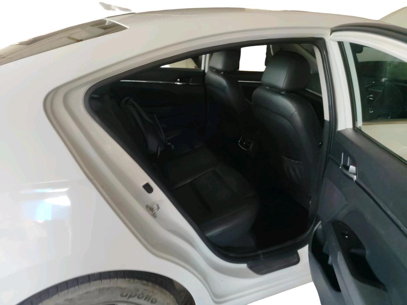 2016 Hyundai New Elantra 2.0 SX(O) AT PETROL, Petrol, Automatic, 1,04,420 km, interior